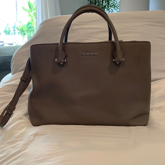 Michael Kors bag - Picture 1 of 5